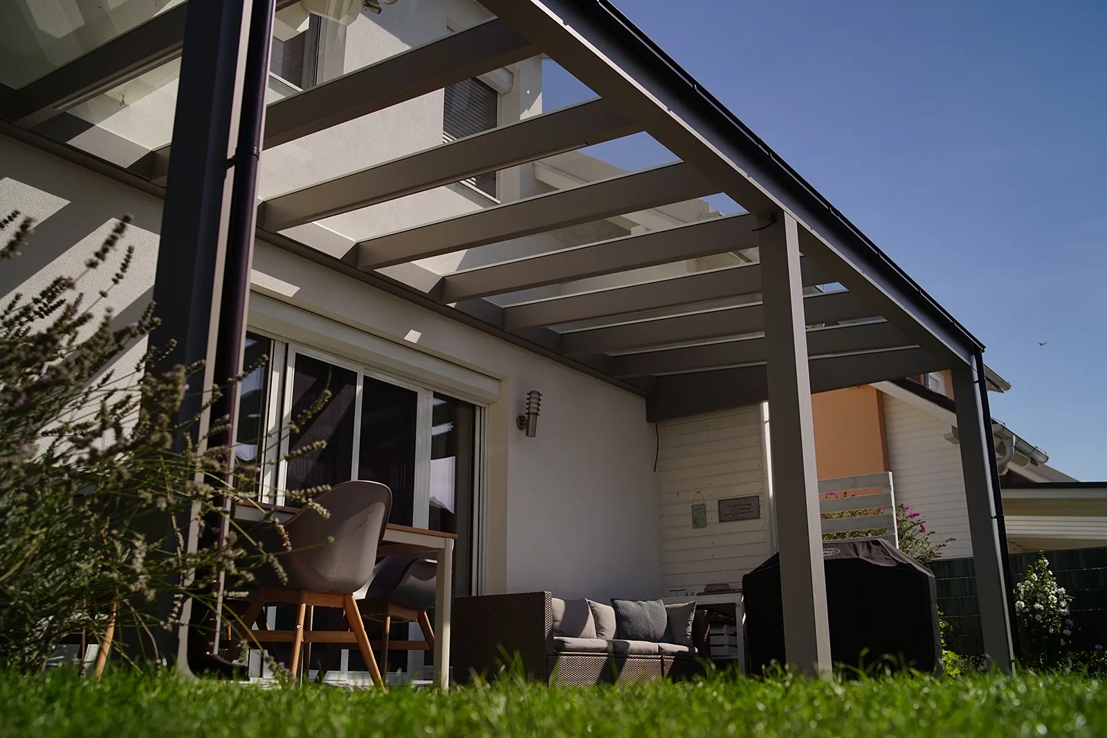 Eine Aluminiumpergola und wie Sie sie wieder beleben