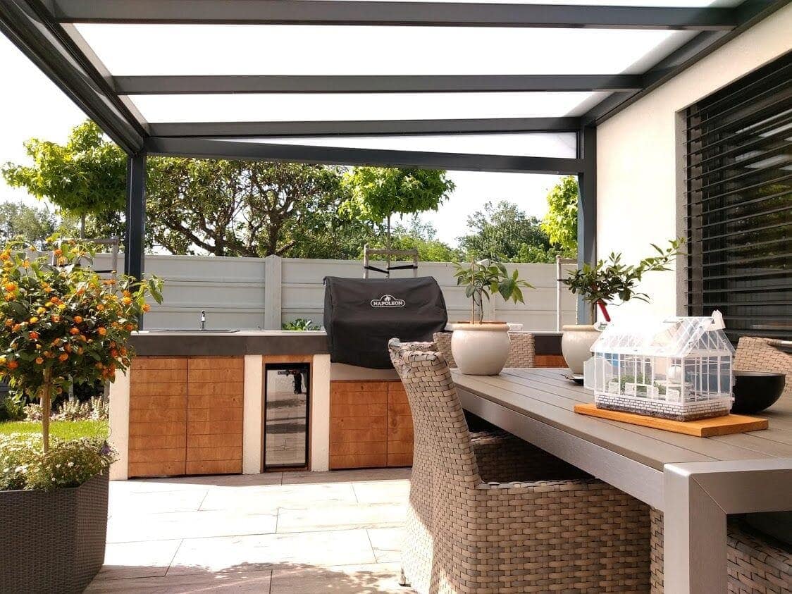 Sitzgelegenheit unter einer Pergola