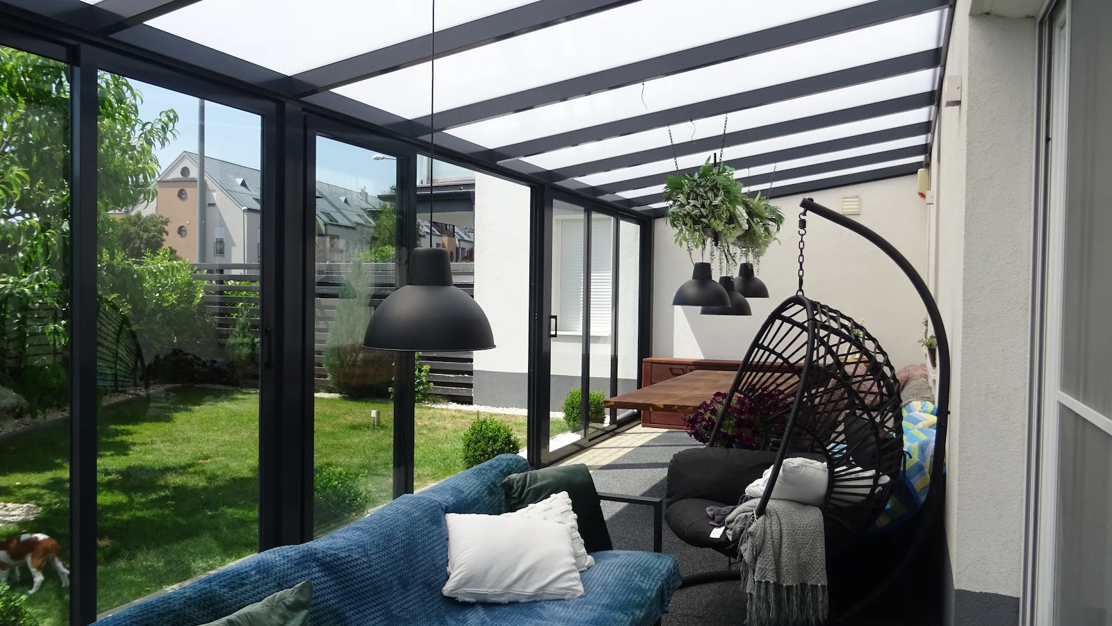 Sitzplatz unter einer Pergola auswählen