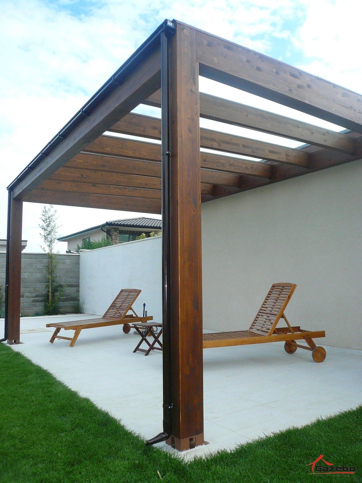 Die fertige Holzpergola Milano