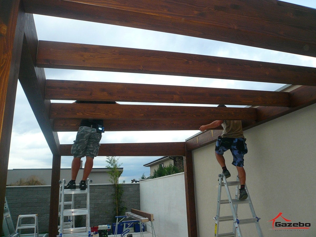Schwalbenschwanzverbindung der Holzpergola Milano
