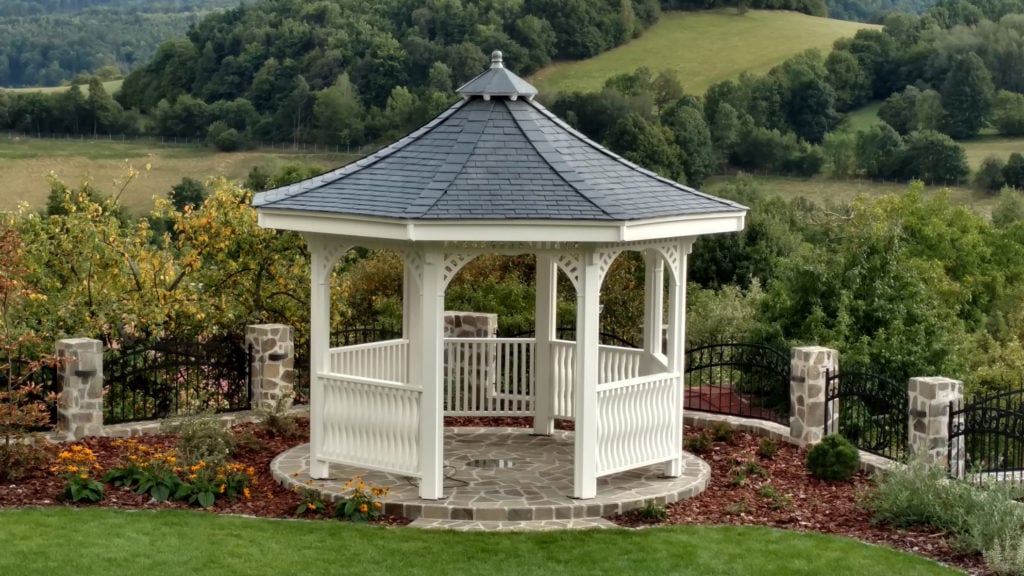 Den passenden Platz für einen Gartenpavillon wählen