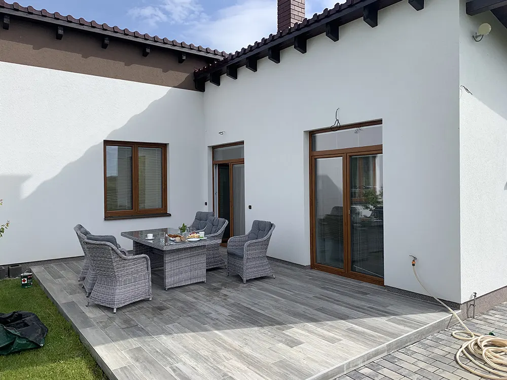Terrasse mit einer Pergola