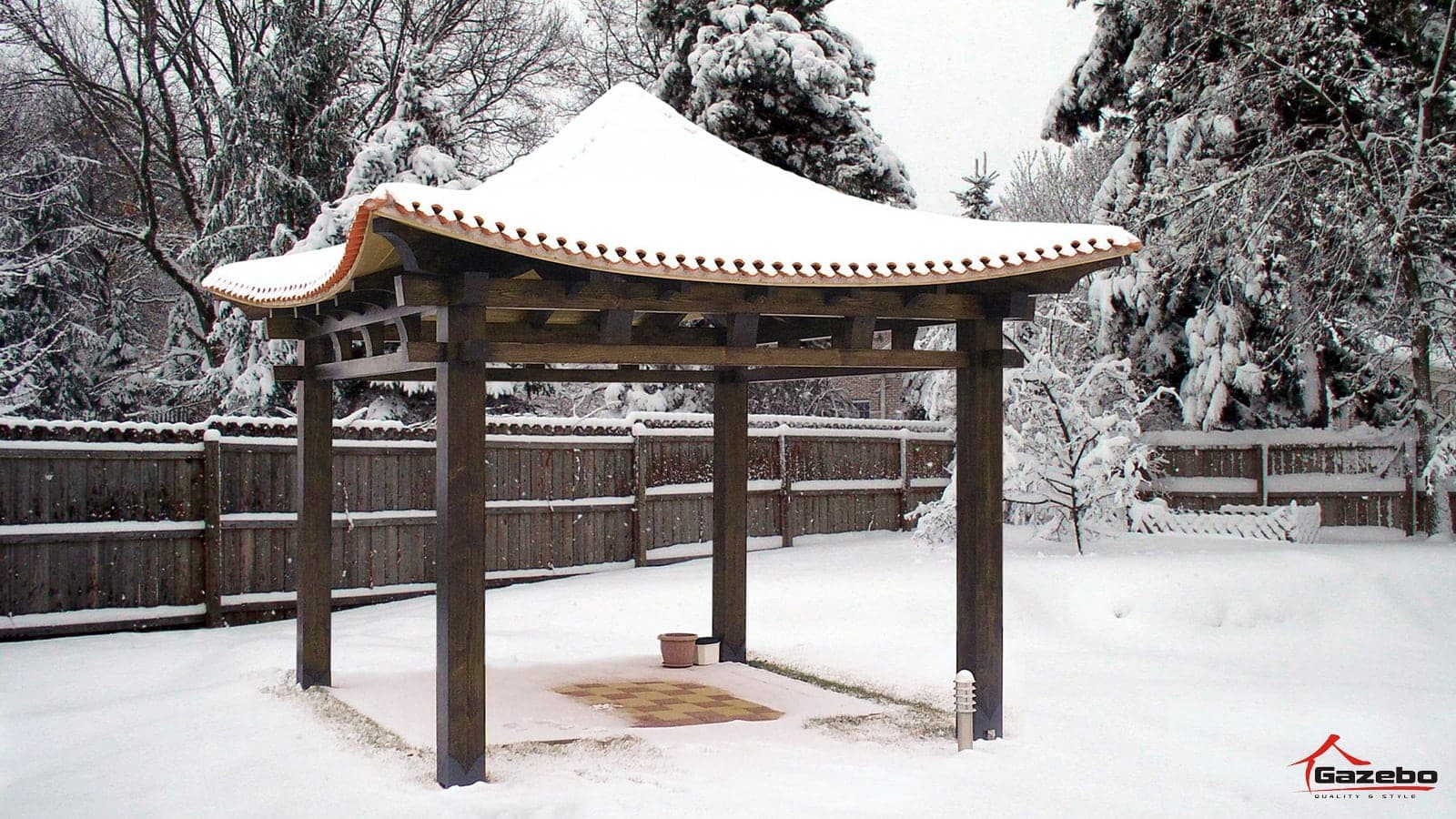 Japanischer Gartenpavillon Hinode im Winter