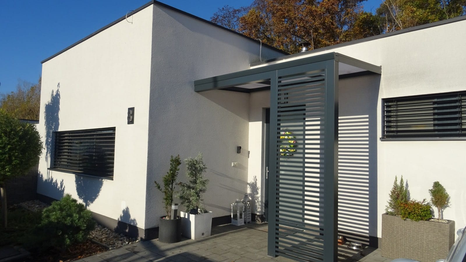 Aluminium-Vordach über der Haustür
