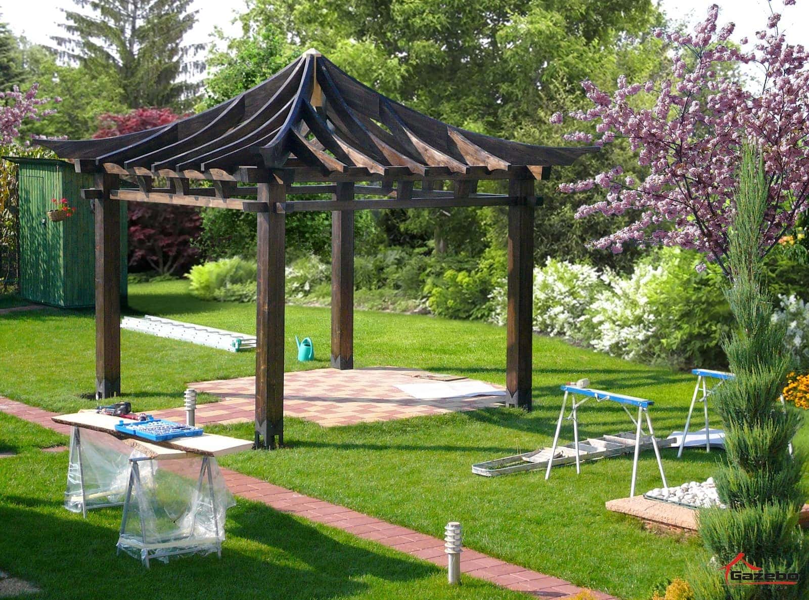 Bau des japanischen Gartenpavillons Hinode