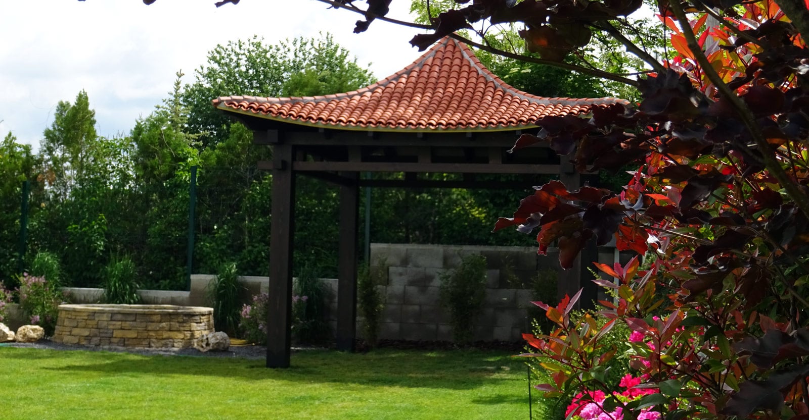 Japanischer Garten mit einem Hinode-Pavillon