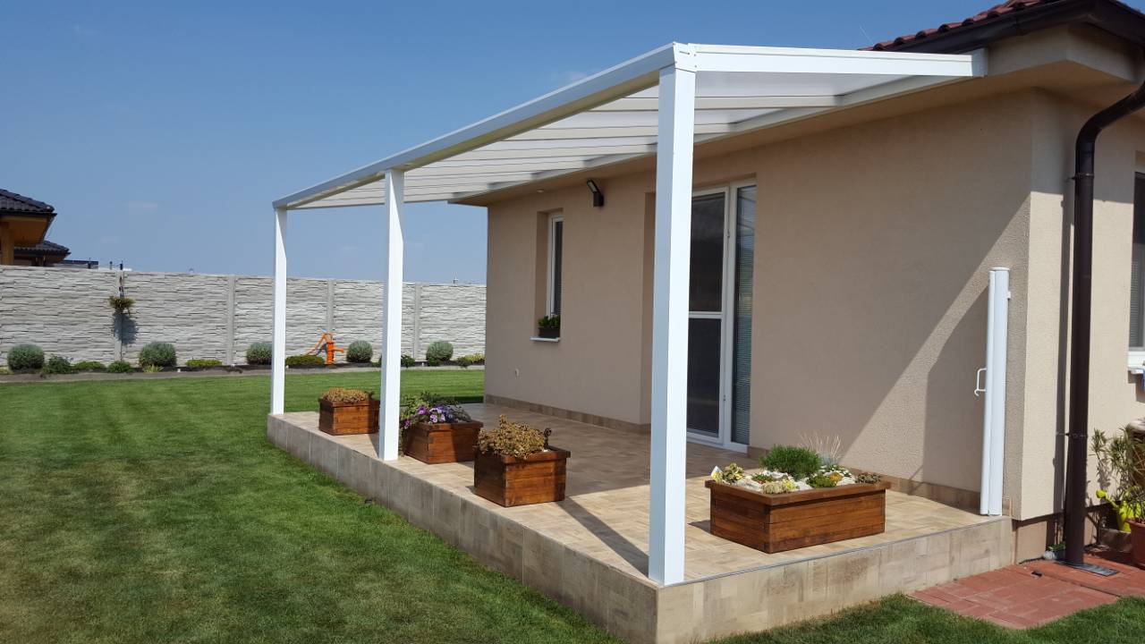 Montage der Pergola Basic Class in Alžbetin dvor
