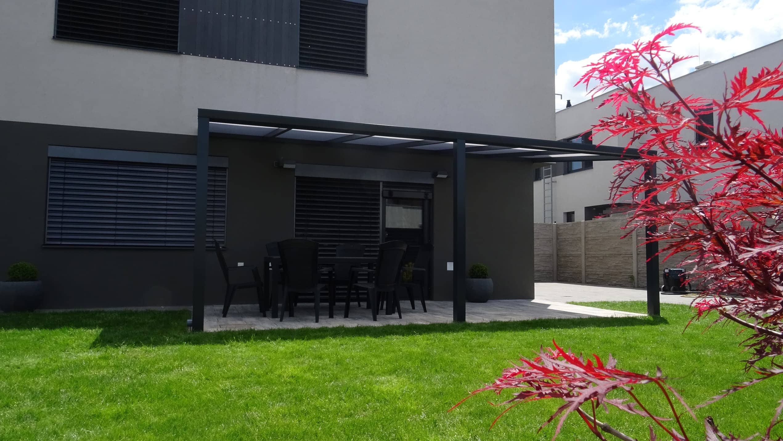 Aluminiumpergola Basic Class im Garten