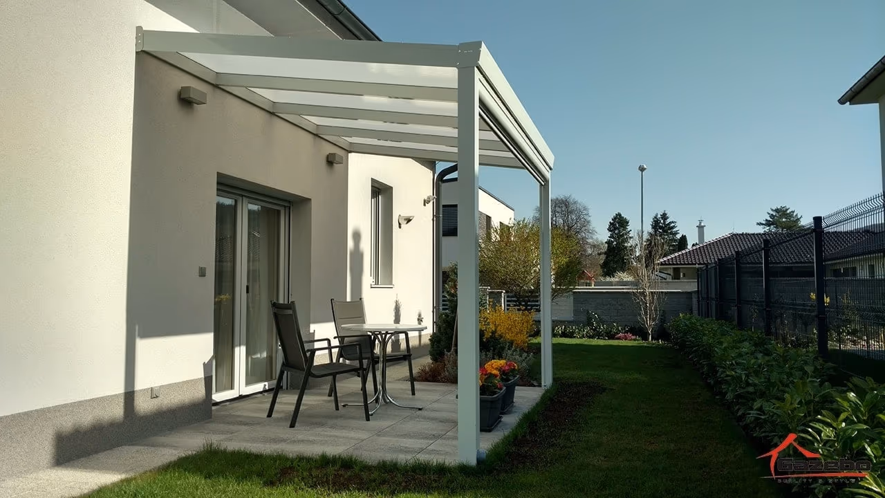 Aluminiumpergola Economic Class als Unterstand für ein Wohnmobil