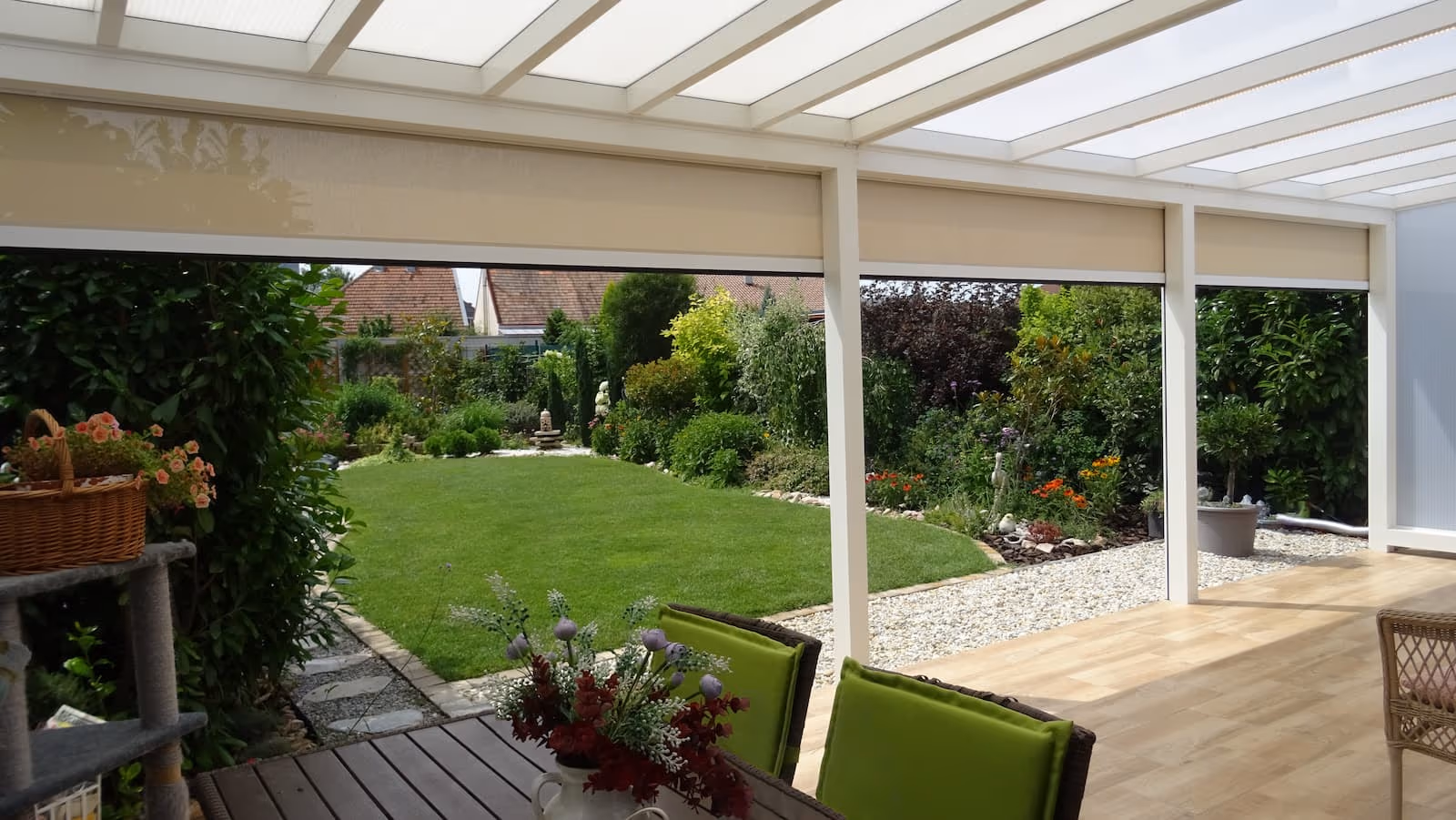 Aluminiumpergola Economic Class bei einem Satteldachhaus