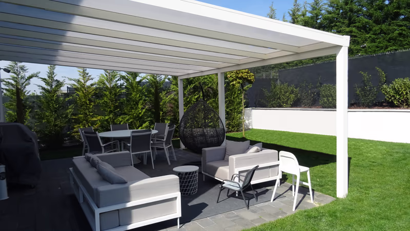 Economic-Class-Pergola mit einem 16 mm Polycarbonat-Dach