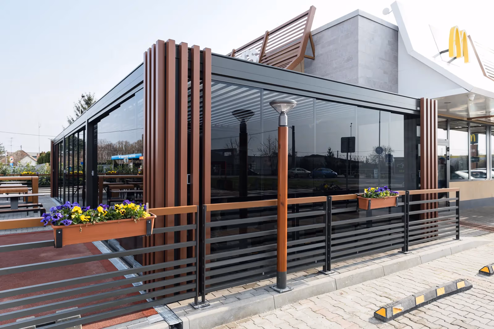 Modulare exklusive bioklimatische Aluminiumpergola mit mehreren Segmenten