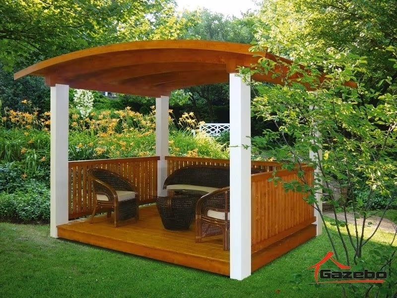 Holzpavillon Romanza mit handgefertigtem Dach