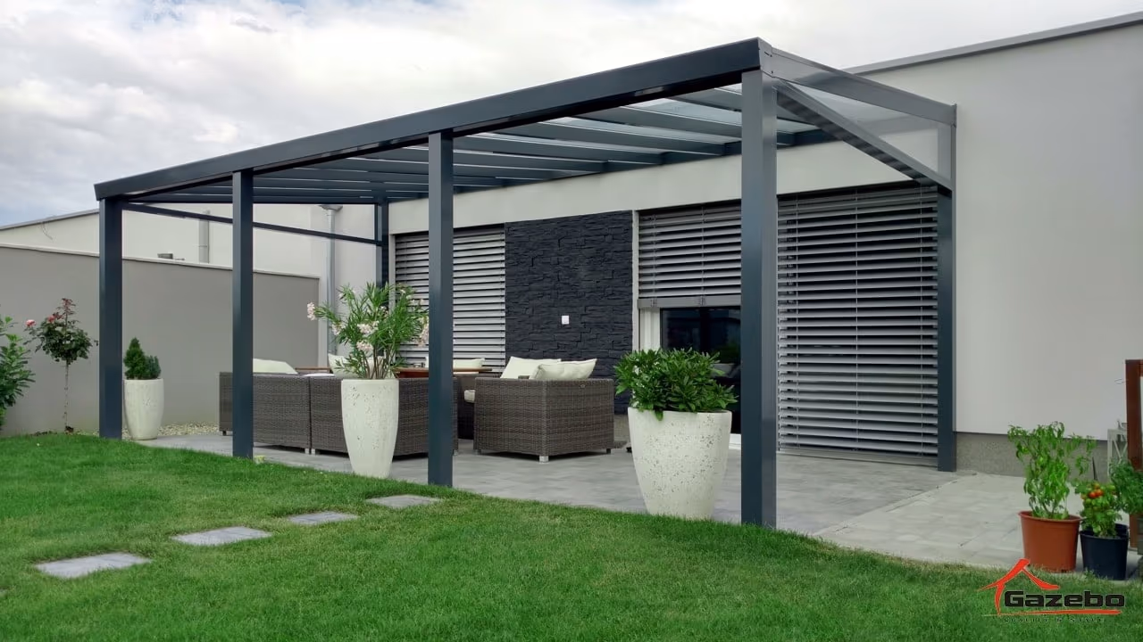 Aluminiumpergola Top Class mit seitlicher Beschattung aus einer Bambusmatte
