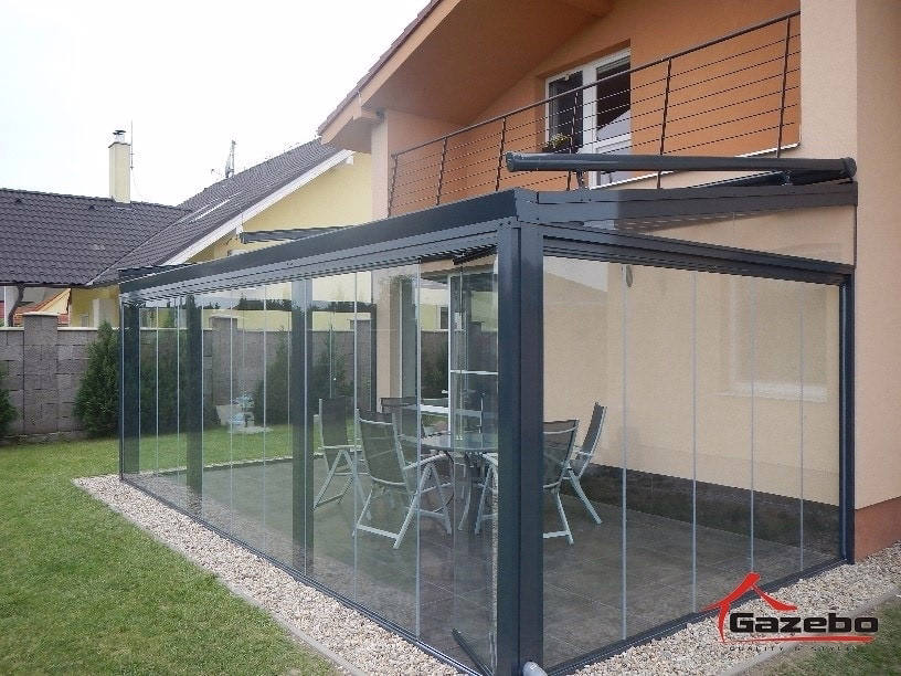 Isolierglas des Wintergartens Top Garden 1 mit Blick in den Garten