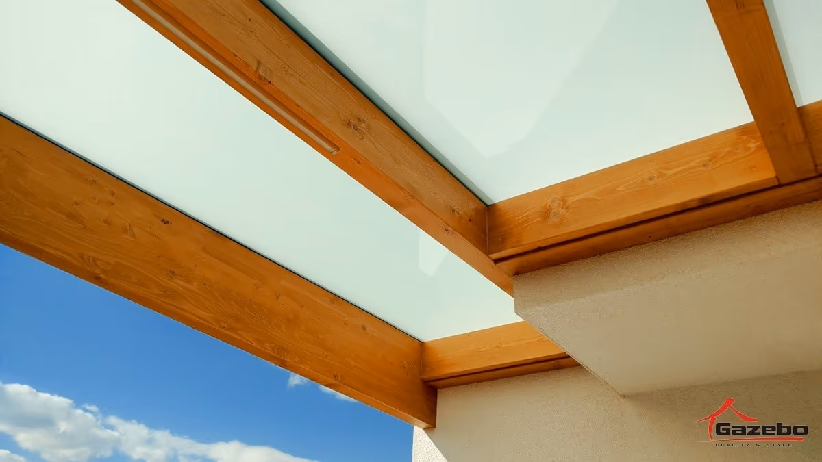Holzpergola Fenix mit einem Dach aus Verbundsicherheitsglas