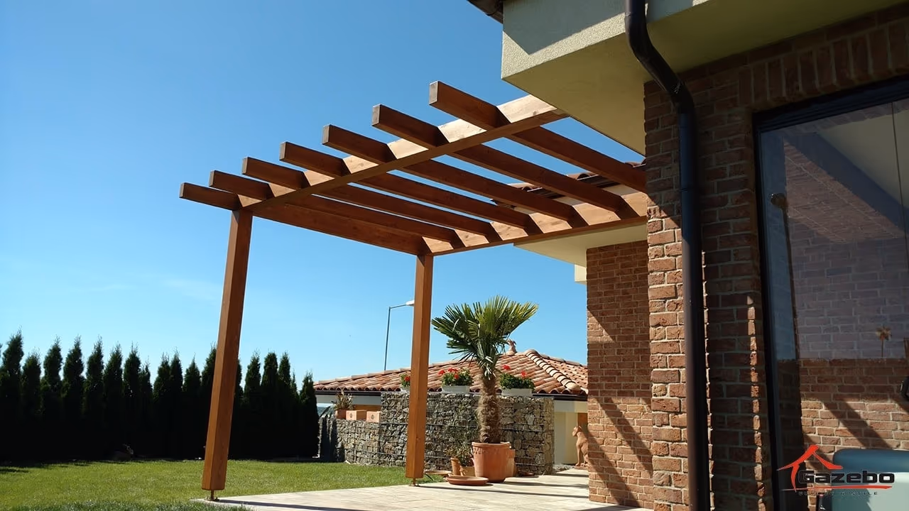 Holzpergola Fenix als Wohnraum im Garten