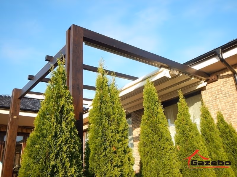 Holzpergola Rio Grande mit natürlicher Optik in einem Garten