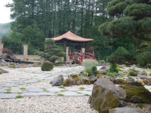japonska zahrada a hinide altanok